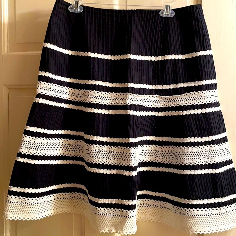 Cute black & white skirt! Great for work!